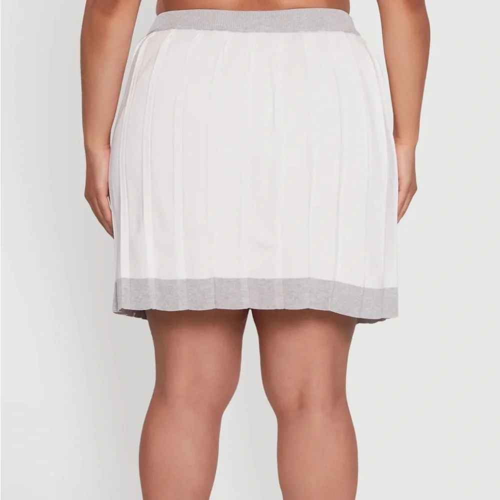 Daisy Elegant Gray and White Pleated Skirt size XL - Picture 3 of 5